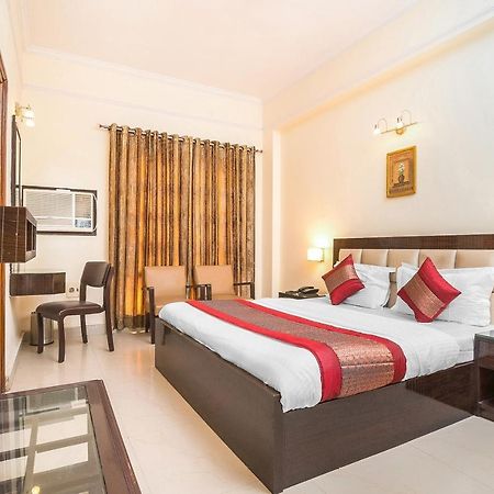 Oyo 14245 Amitabh Guest House New Delhi Buitenkant foto