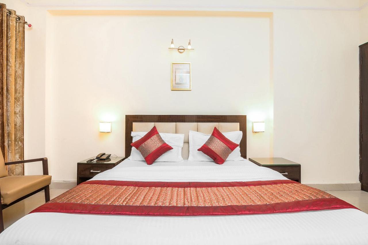 Oyo 14245 Amitabh Guest House New Delhi Buitenkant foto