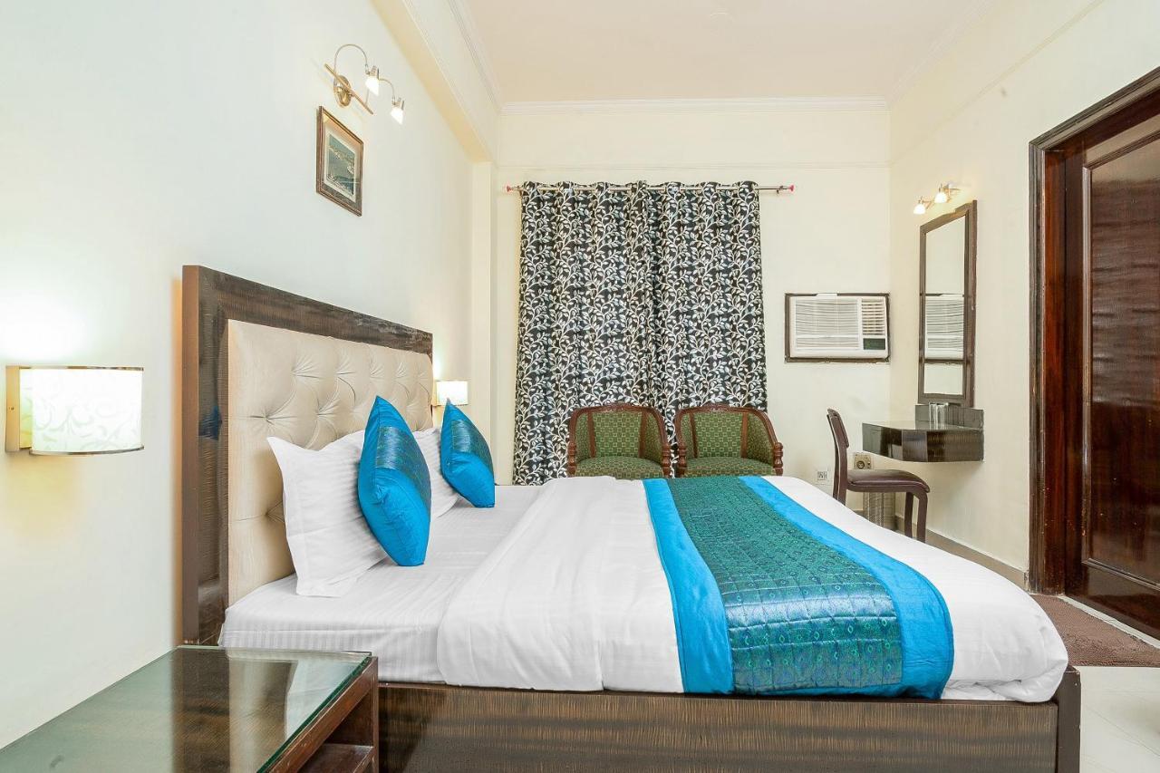 Oyo 14245 Amitabh Guest House New Delhi Buitenkant foto