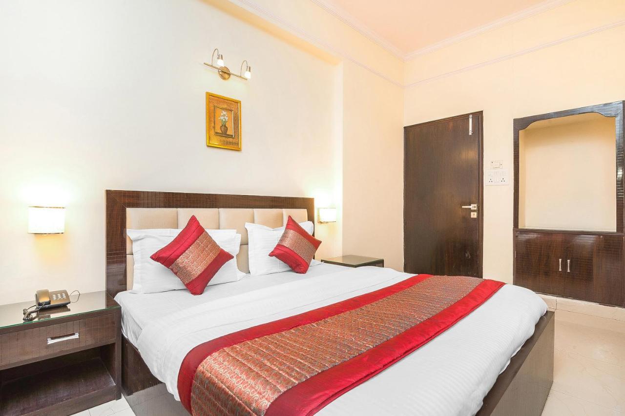 Oyo 14245 Amitabh Guest House New Delhi Buitenkant foto
