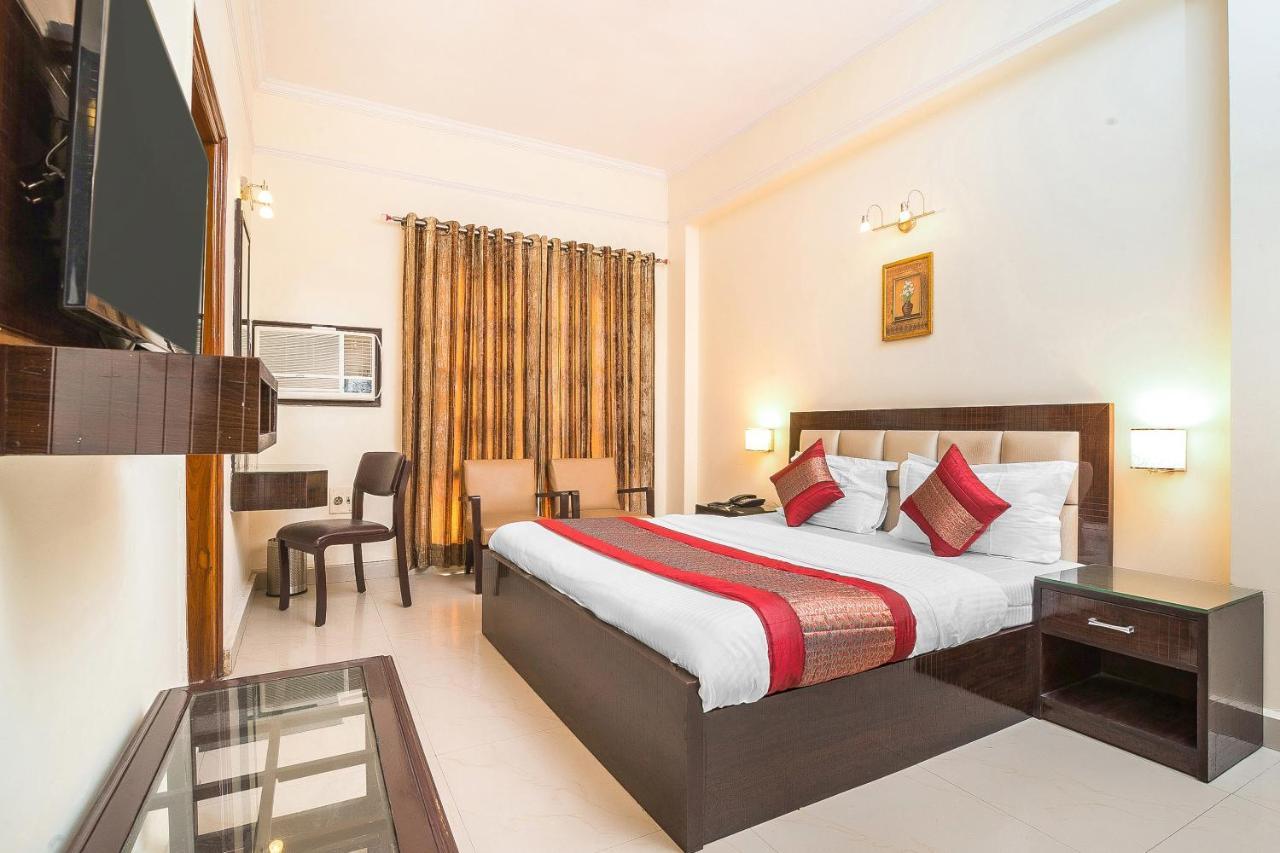 Oyo 14245 Amitabh Guest House New Delhi Buitenkant foto