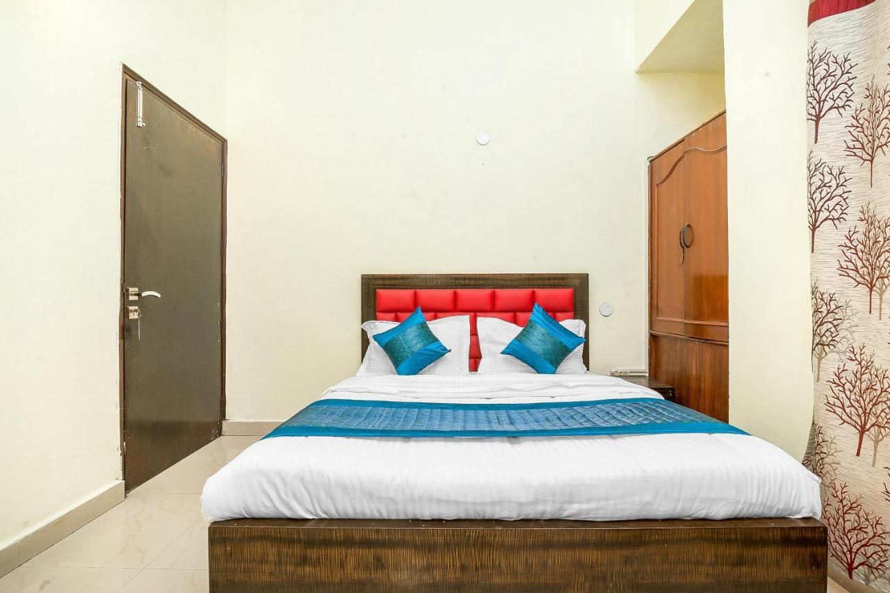 Oyo 14245 Amitabh Guest House New Delhi Buitenkant foto