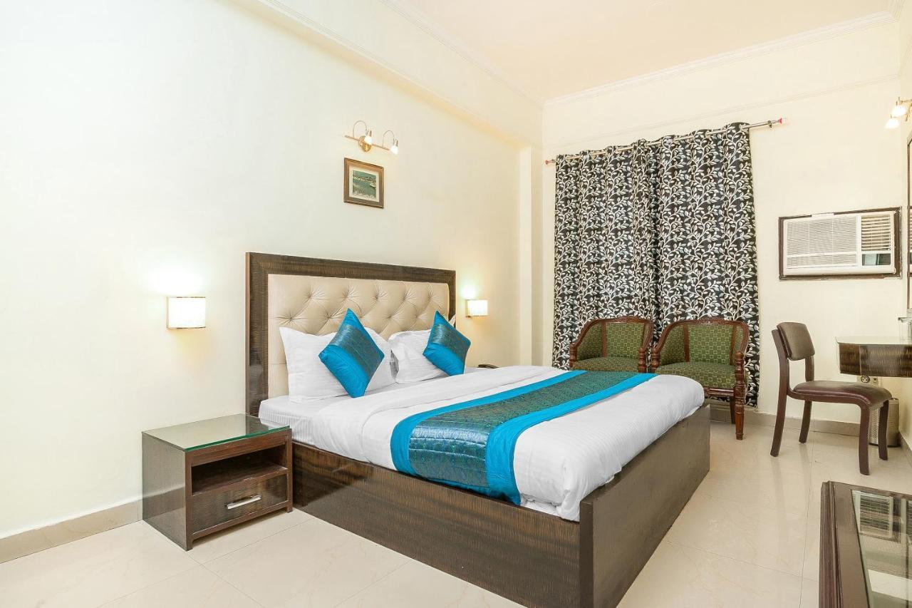 Oyo 14245 Amitabh Guest House New Delhi Buitenkant foto