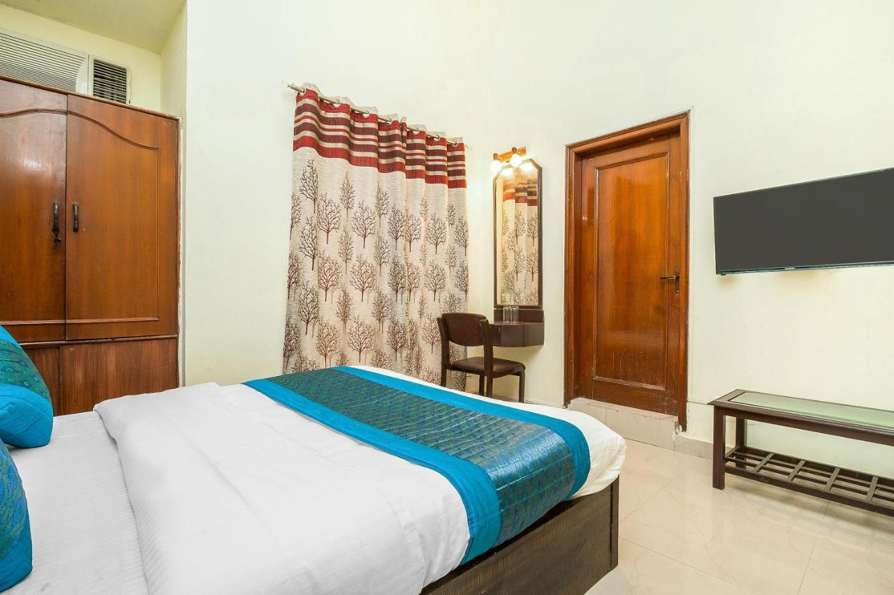 Oyo 14245 Amitabh Guest House New Delhi Buitenkant foto