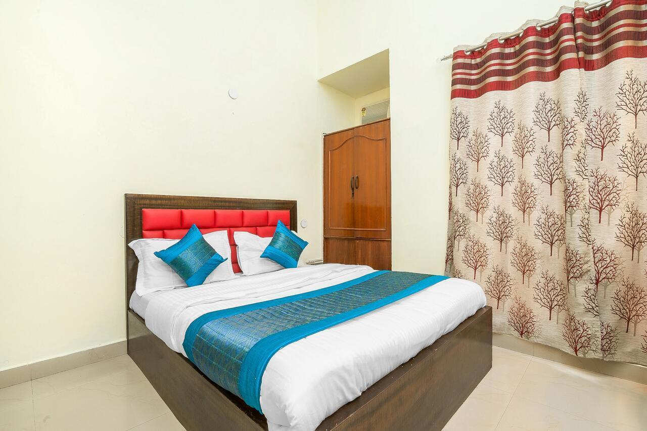 Oyo 14245 Amitabh Guest House New Delhi Buitenkant foto